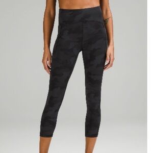 Power thru high-rise crop 23”